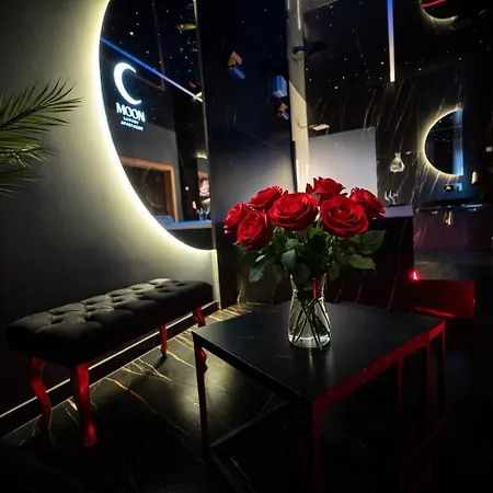Moon Luxury - Jacuzzi & Sauna Apartament