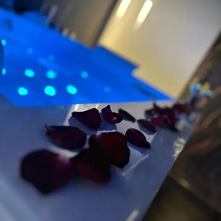 Moon Luxury - Jacuzzi & Sauna Wałbrzych