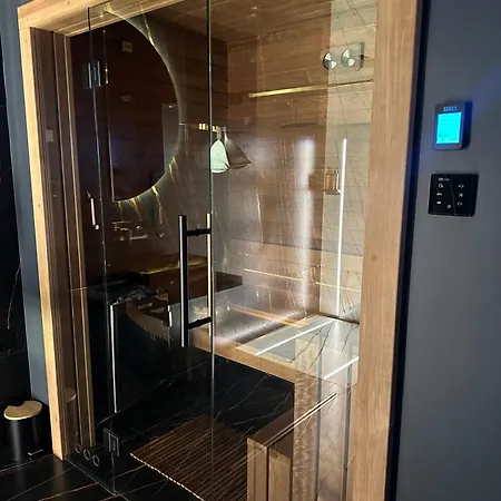 Moon Luxury - Jacuzzi & Sauna Apartament