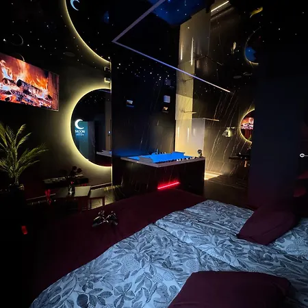 Moon Luxury - Jacuzzi & Sauna Wałbrzych