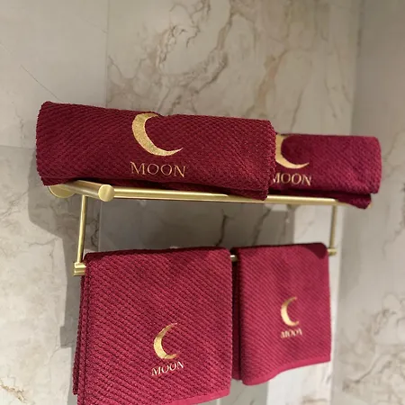 Moon Luxury - Jacuzzi & Sauna