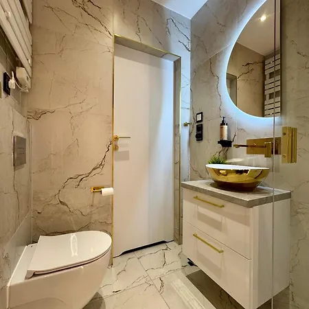 Moon Luxury - Jacuzzi & Sauna Wałbrzych
